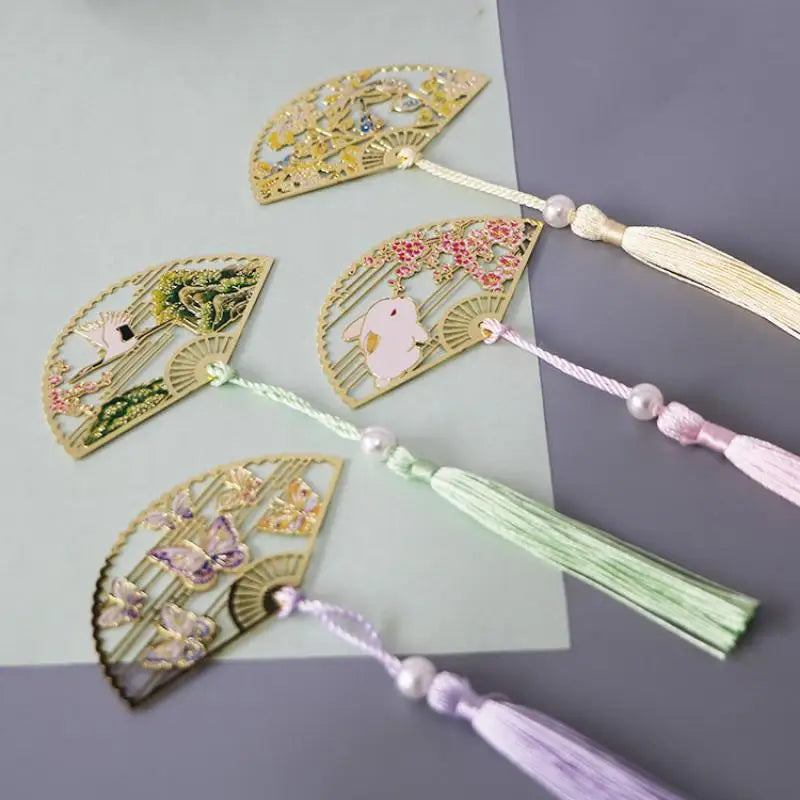 Elegant Chinese Style Metal Folding Fan Bookmark - Intricate Design for Book Lovers